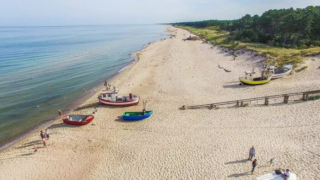 Gdzie leżą Dąbki? Odkryj lokalizację i atrakcje uzdrowiska