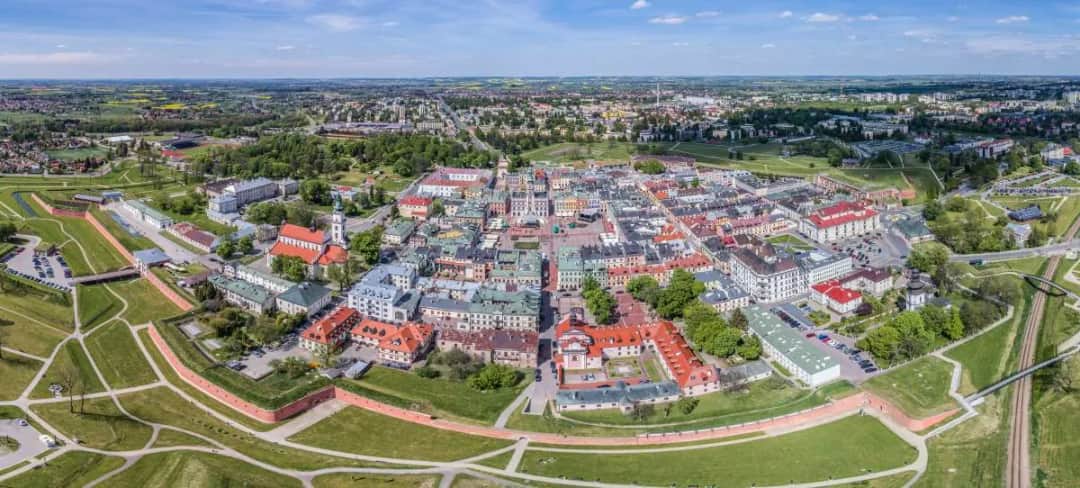 Gdzie leży Zamość na mapie Polski? Odkryj jego wyjątkową lokalizację