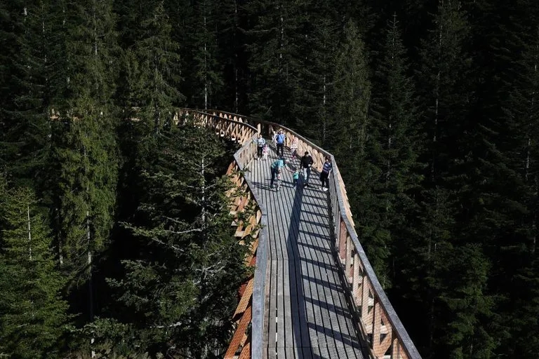 Odkryj niezapomniane atrakcje w Waksmundzie i okolice