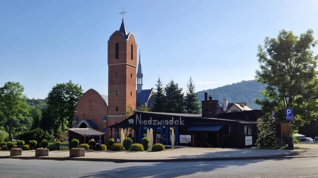 Gdzie zjeść w Ustrzykach Dolnych? Odkryj najlepsze restauracje