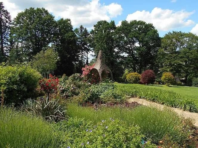 Najlepszy czas na wizytę w arboretum Wojsławice – uniknij rozczarowań